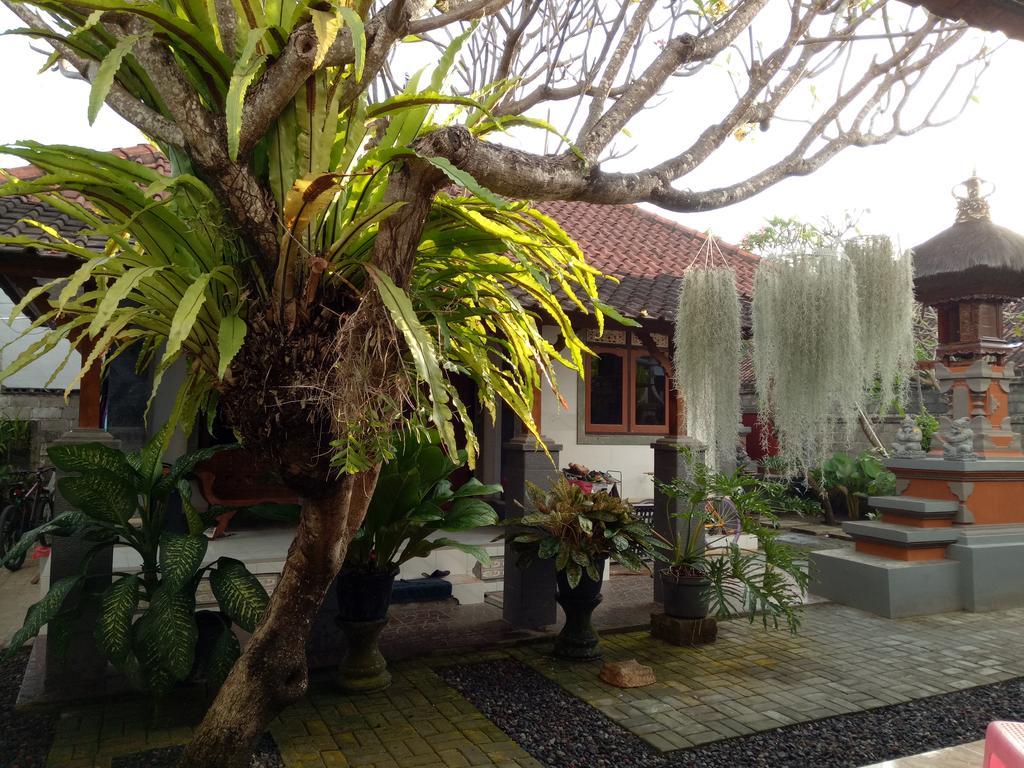 Buyan Homestay Sanur Esterno foto